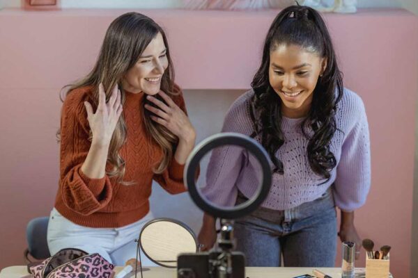 How Influencers Are Using Discord Communities to Monetize Trust Influencers