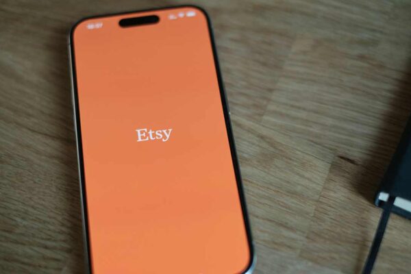 Passive Income from PDFs? Why Etsy Digital Downloads Are Booming