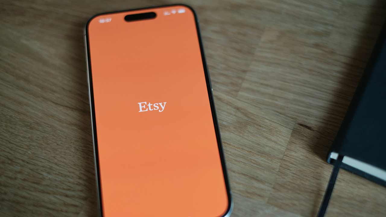 Passive Income from PDFs? Why Etsy Digital Downloads Are Booming