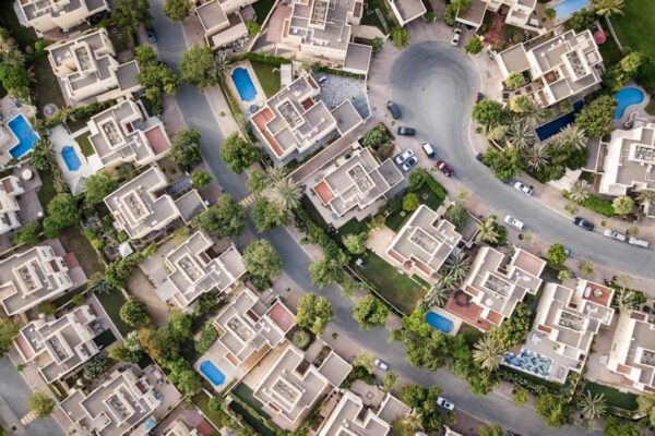 Real-Estate-Experts-Are-Avoiding-These-5-Hot-Markets—Here’s-Why