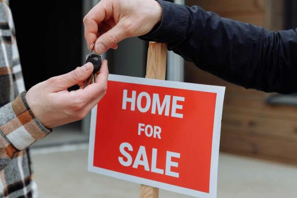 Should You Buy a Foreclosure in 2025? Here’s What the Pros Say Should You Buy a Foreclosure in 2025? Here’s What the Pros Say