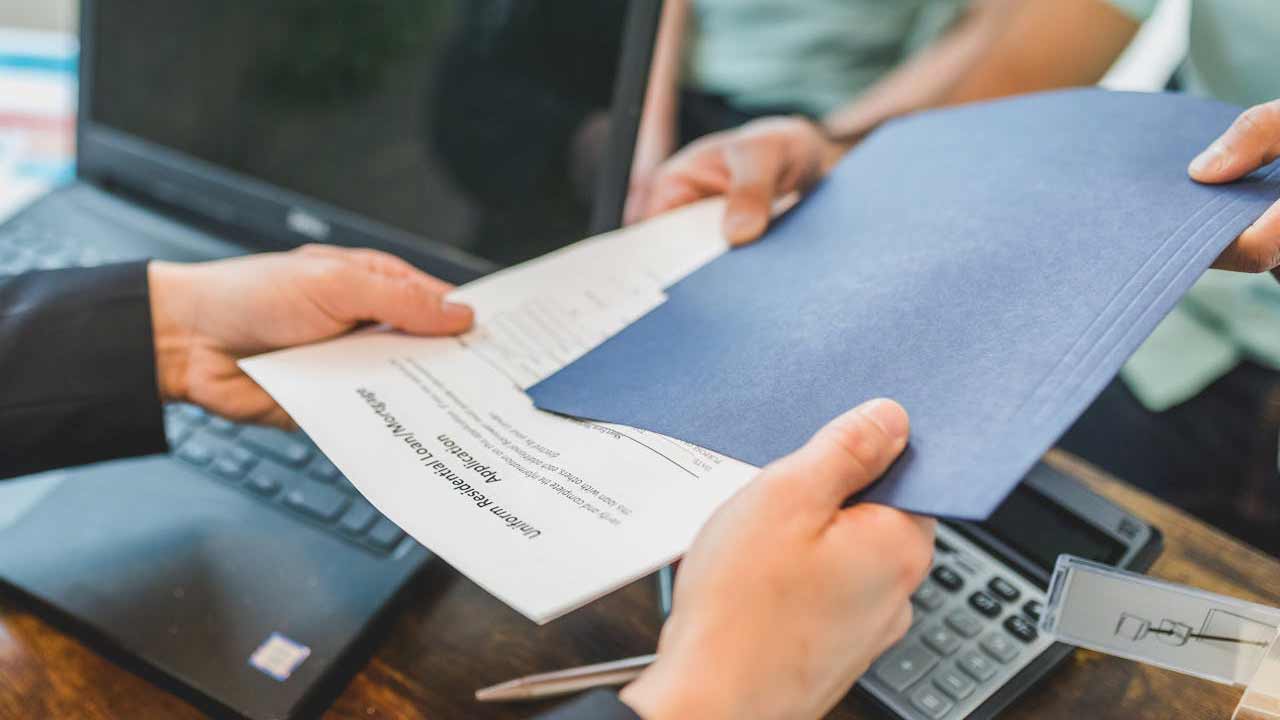 Should You Pay Off Your Mortgage or Invest? A 2025 Perspective