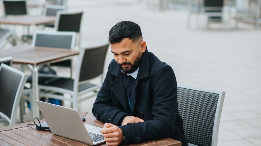 6 Towns Paying Remote Workers to Move There in 2025