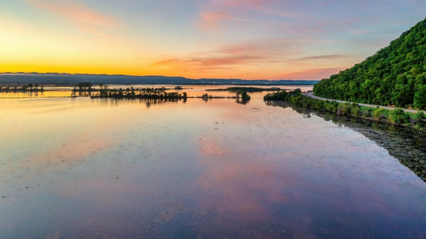 Lakeside Living: Incredible Deals in Clearwater Cove