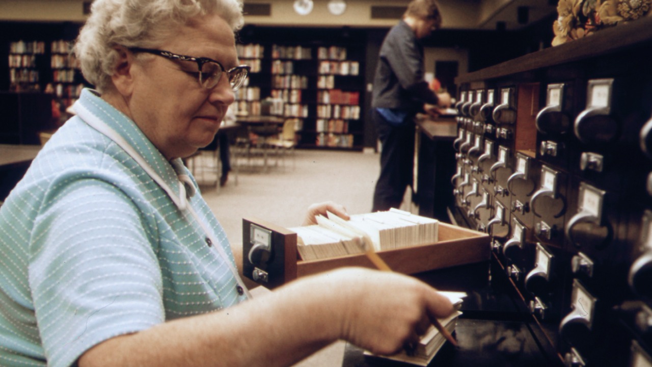 Image Credit: Librarian_at_the_card_files_at_a_senior_high_school_in_New_Ulm,_Minnesota.jpg: David Rees (1943—), Environmental Protection Agency
derivative work: Andrzej 22 (talk) - Public domain/Wiki Commons