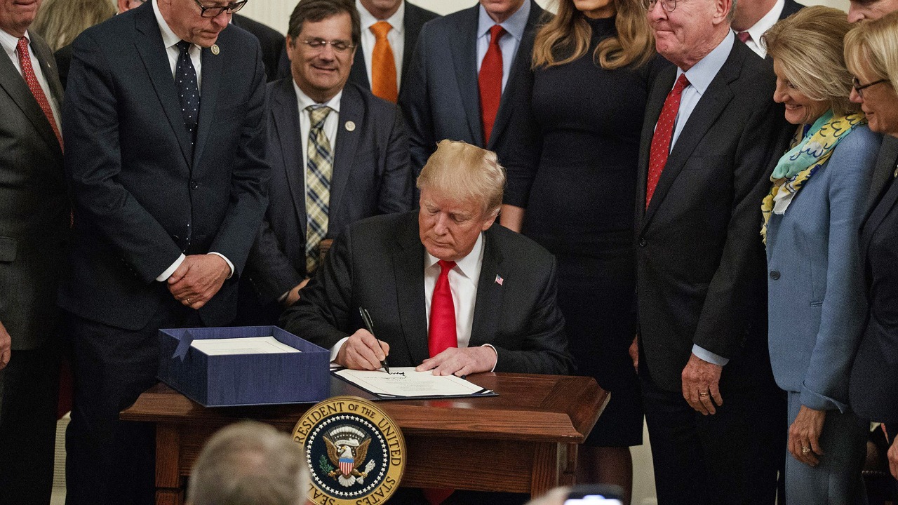 Image Credit: United States Senate - Office of Dan Sullivan - Public domain/Wiki Commons