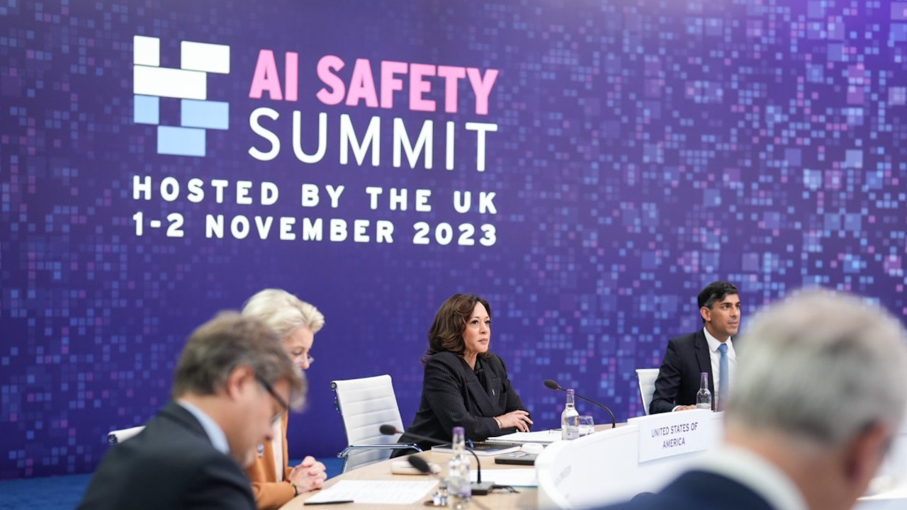 Image Credit: Office of the Vice President of the United States – Public domain/Wiki Commons
