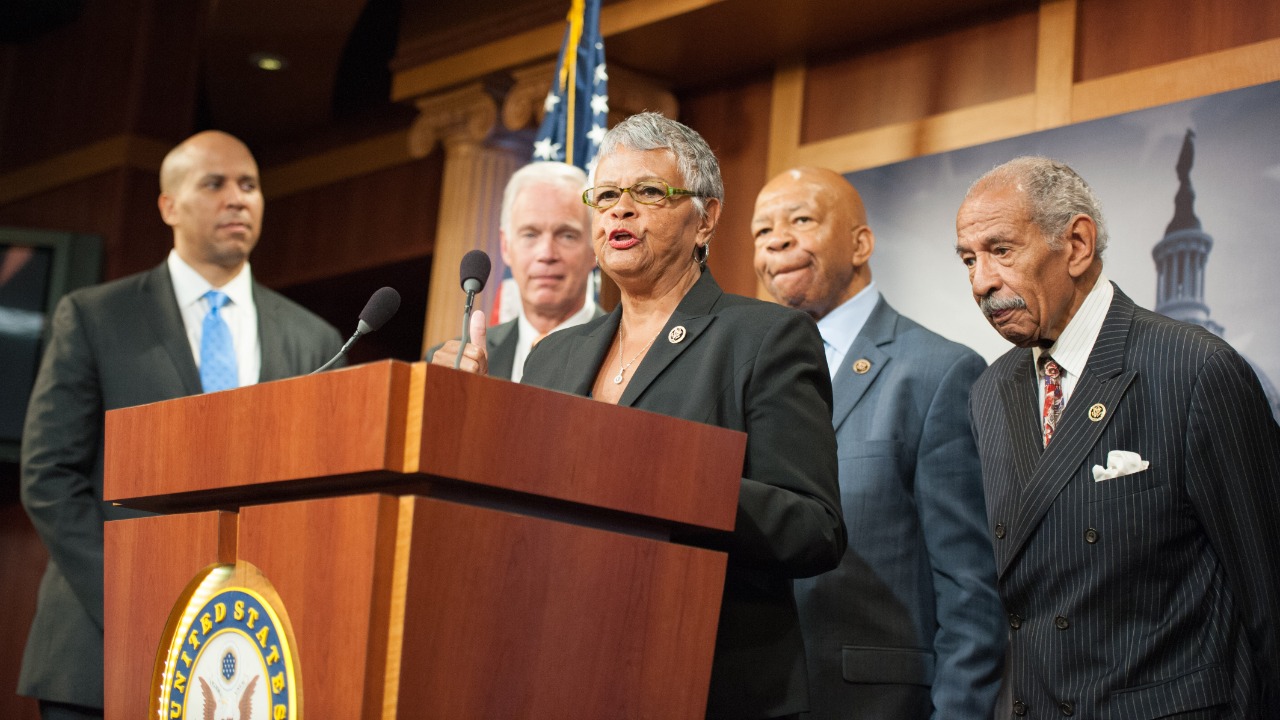 Image Credit: Senate Democrats - CC BY 2.0/Wiki Commons