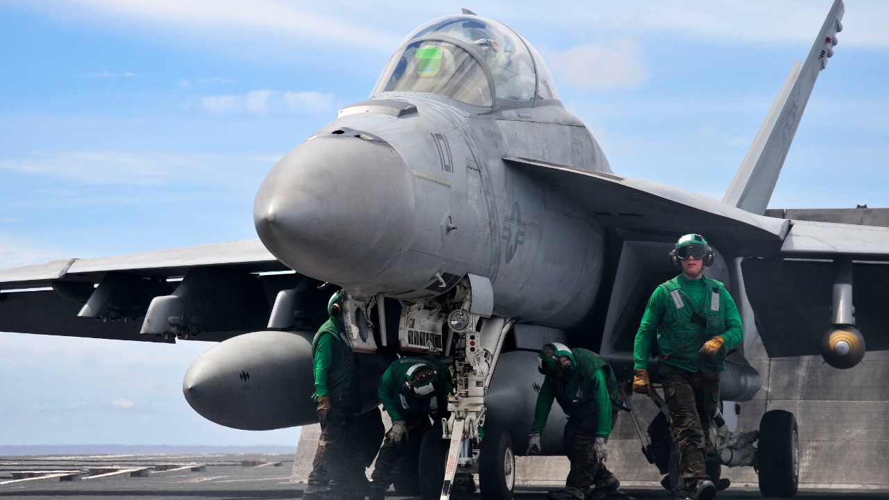 Image Credit: Official Navy Page from United States of America MCSA Brian H. Abel/USS George Washington (CVN 73)/U.S. Navy - Public domain/Wiki Commons