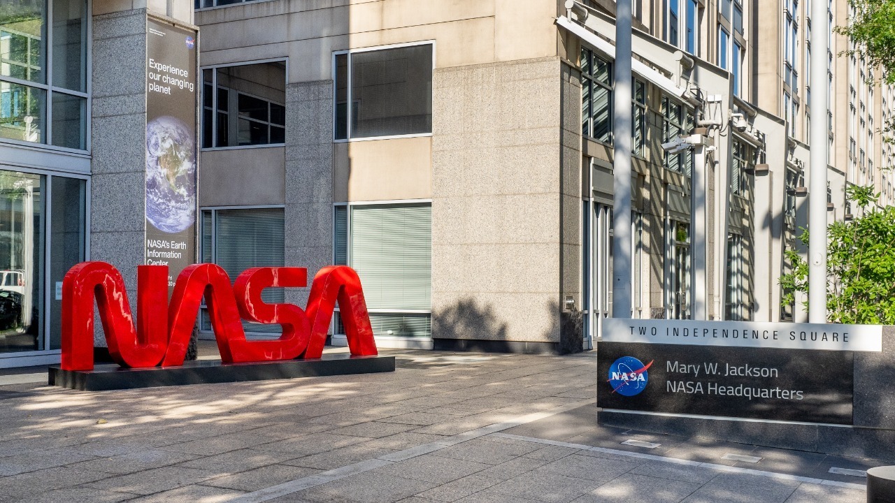 NASA Headquarters (53839146142)