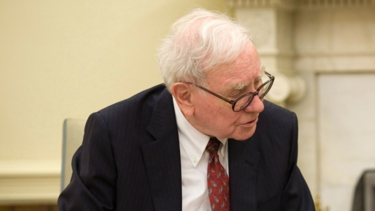 President Barack Obama and Warren Buffett in the Oval Office, July 14, 2010