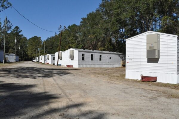 Coastal Storm ^ Flooding ^ Hurricane/Tropical Storm – Edward, N. C. , October 21, 2011 — The Ideal Mobile Home Park had sufficient space and utilities to accommodate these Temporary Housing Units. FEMA is working to meet the needs of Beaufort Country residents who cannot stay in their flooded homes. Photo by Marilee Caliendo/FEMA
