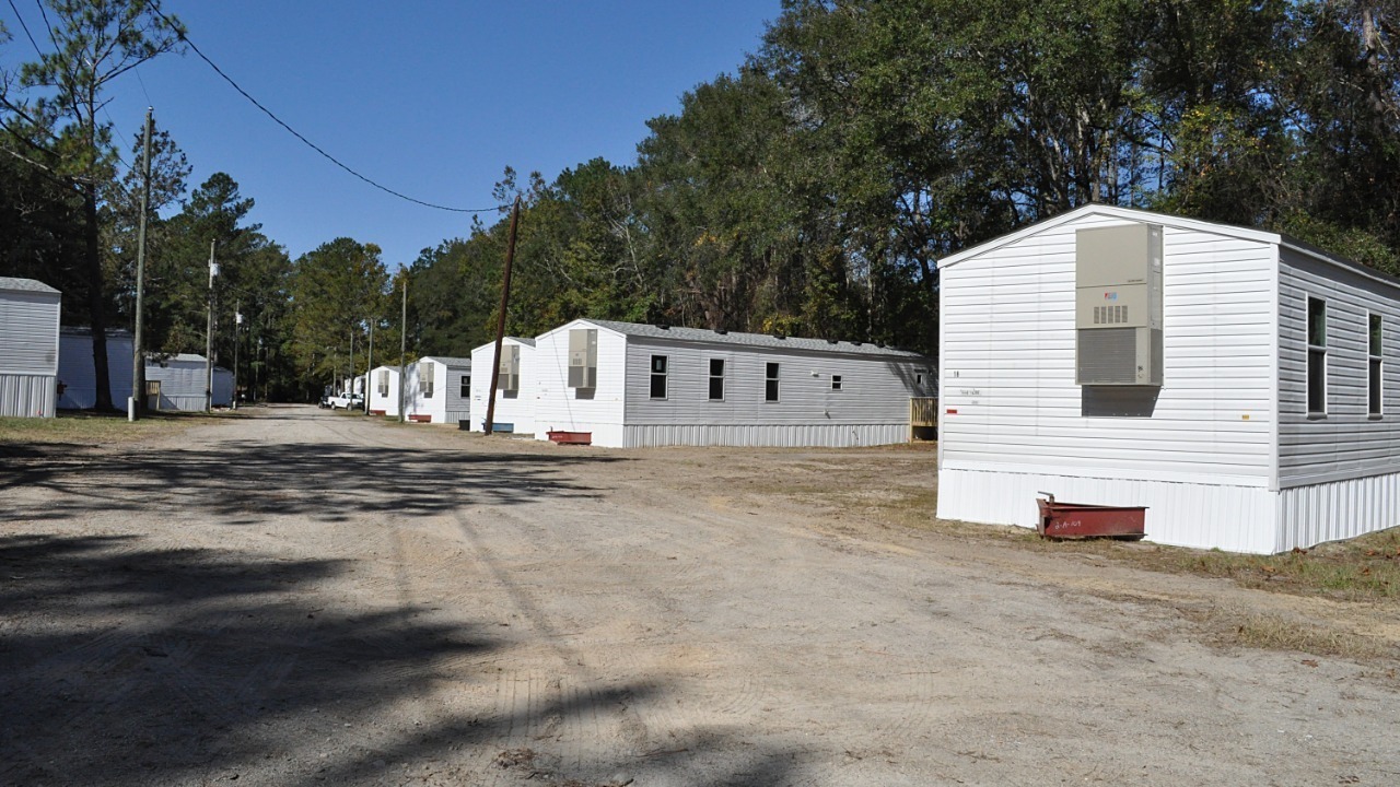 Coastal Storm ^ Flooding ^ Hurricane/Tropical Storm – Edward, N. C. , October 21, 2011 — The Ideal Mobile Home Park had sufficient space and utilities to accommodate these Temporary Housing Units. FEMA is working to meet the needs of Beaufort Country residents who cannot stay in their flooded homes. Photo by Marilee Caliendo/FEMA