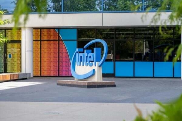 Exterior view of Intel’s headquarters with logo in San José, California.