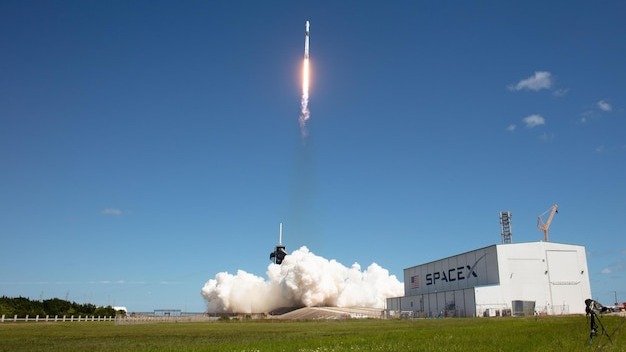 Rocket launch falcon heavy flacon 9 space x Space craft blastoff