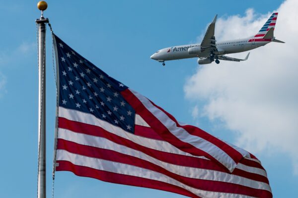 American N818NN on approach in front of an American flag 1