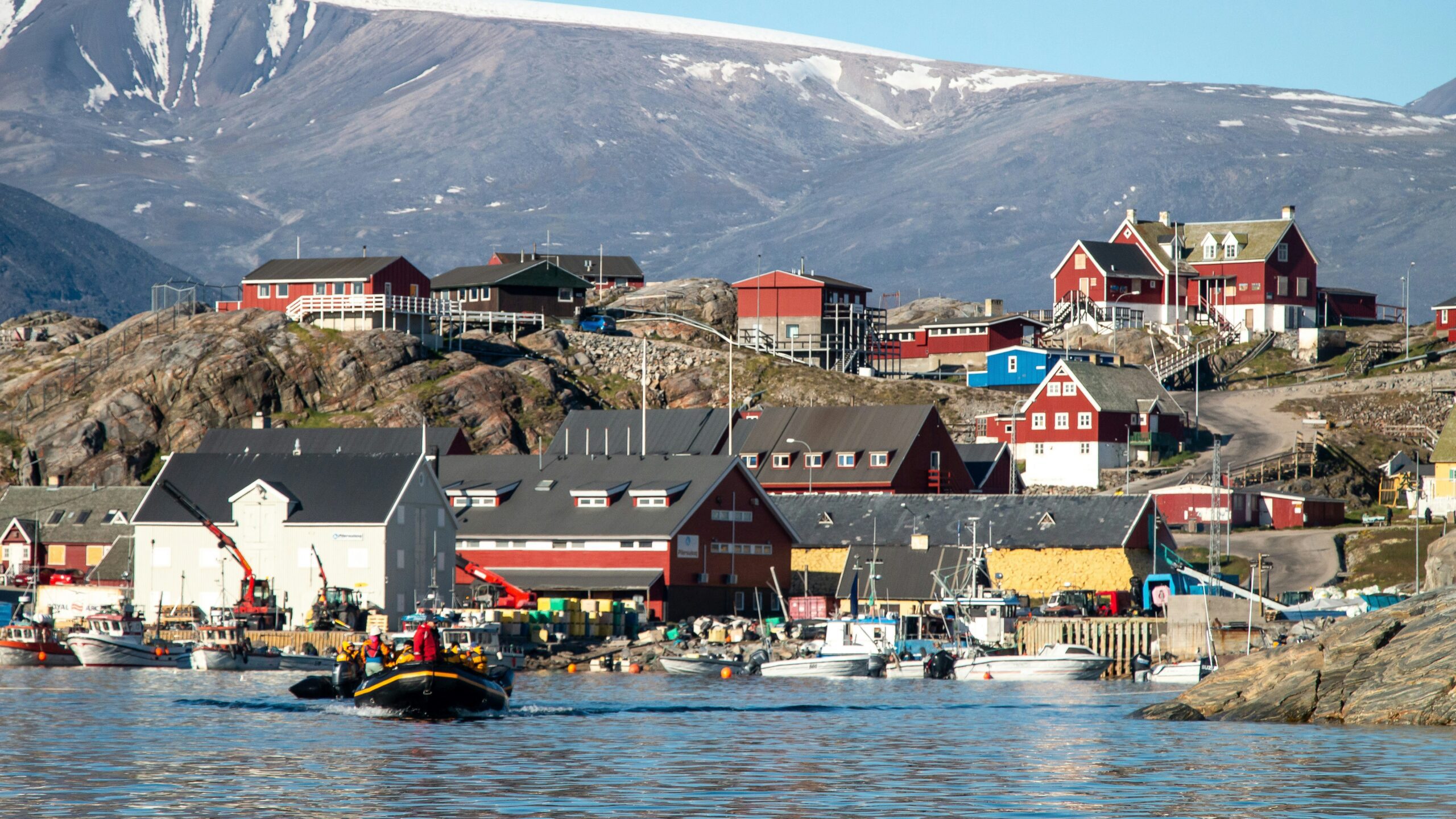 A small town on the shore of a body of water