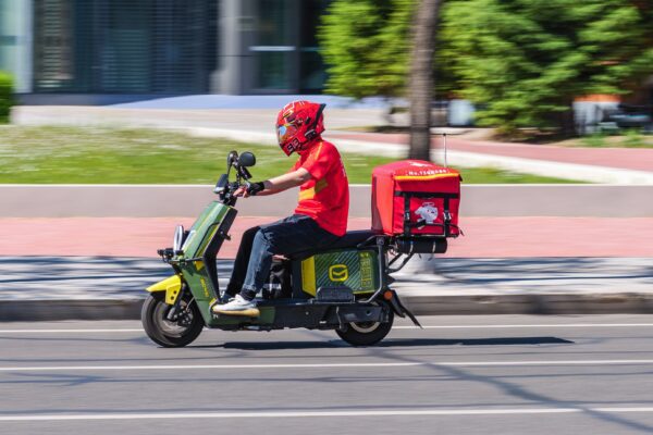 A JD.com food delivery worker in Daqing 20250601141557