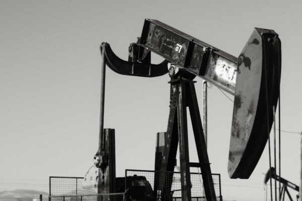 a black and white photo of an oil pump