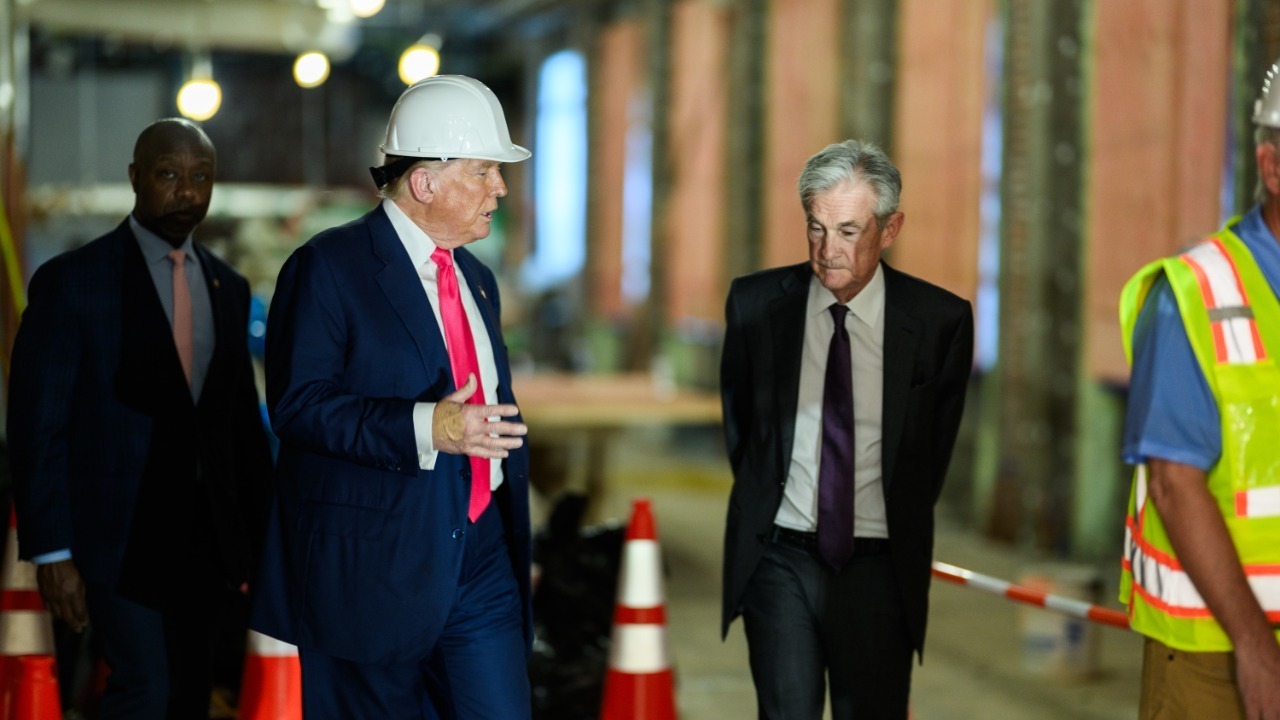 President Donald Trump tours the Federal Reserve alongside Fed Chair Jerome Powell and Sen. Tim Scott (54678991505)