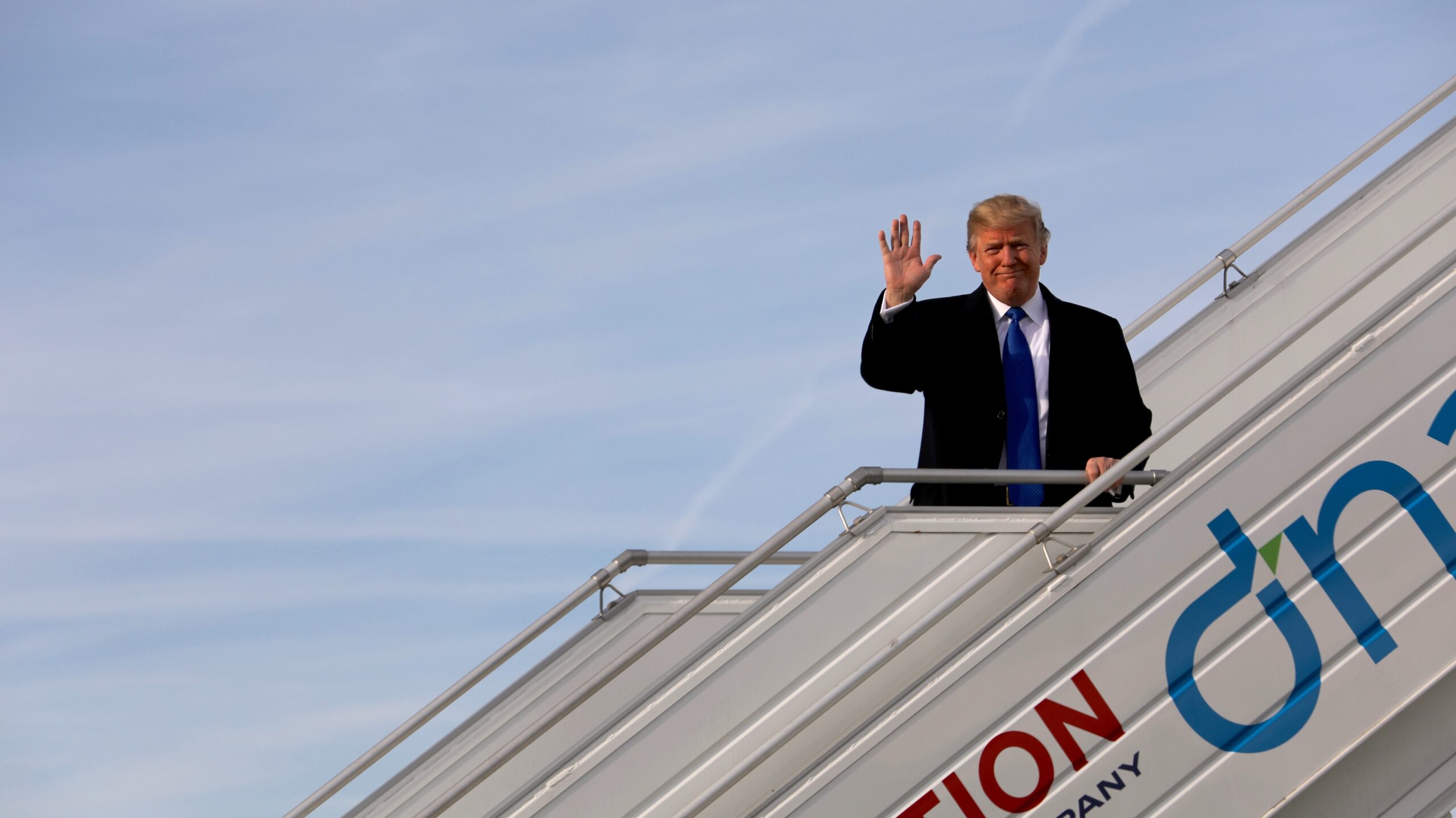 President Trump Arrives in Switzerland (39892623251)
