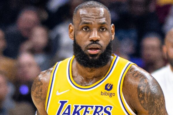 LeBron James (51959977144) (cropped2)
