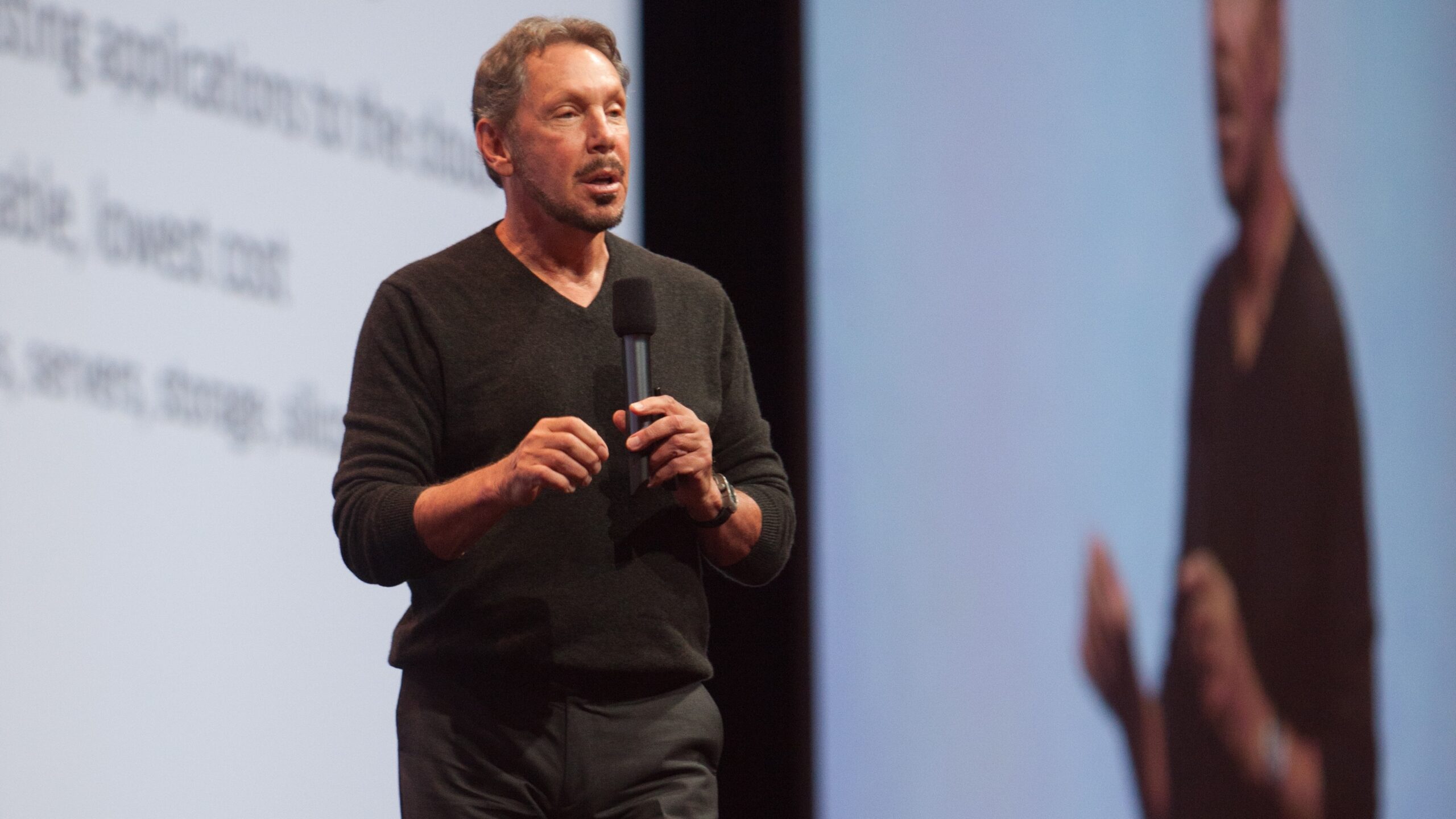 Larry Ellison on stage (3)