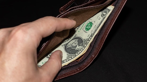 Empty wallet and global crisis