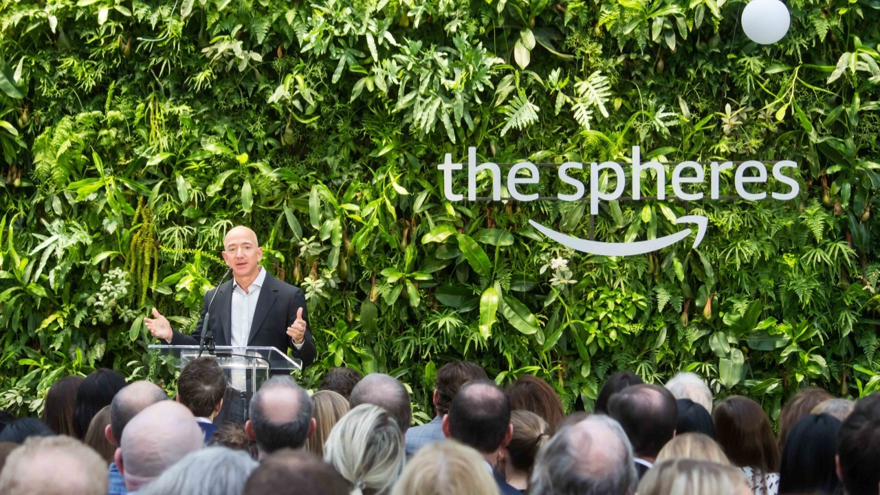 Jeff_Bezos_at_Amazon_Spheres_Grand_Opening_in_Seattle_-_2018_(39972652661)