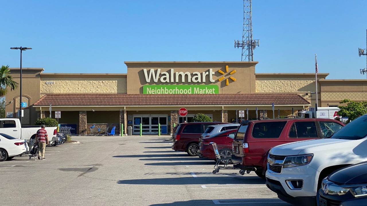 Walmart Neighborhood Market Miami (52379129913)