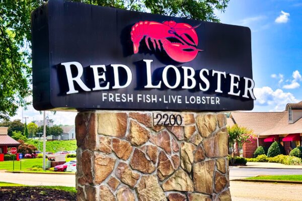 A Red Lobster seafood restaurant sign in Chattanooga, Tennessee 02