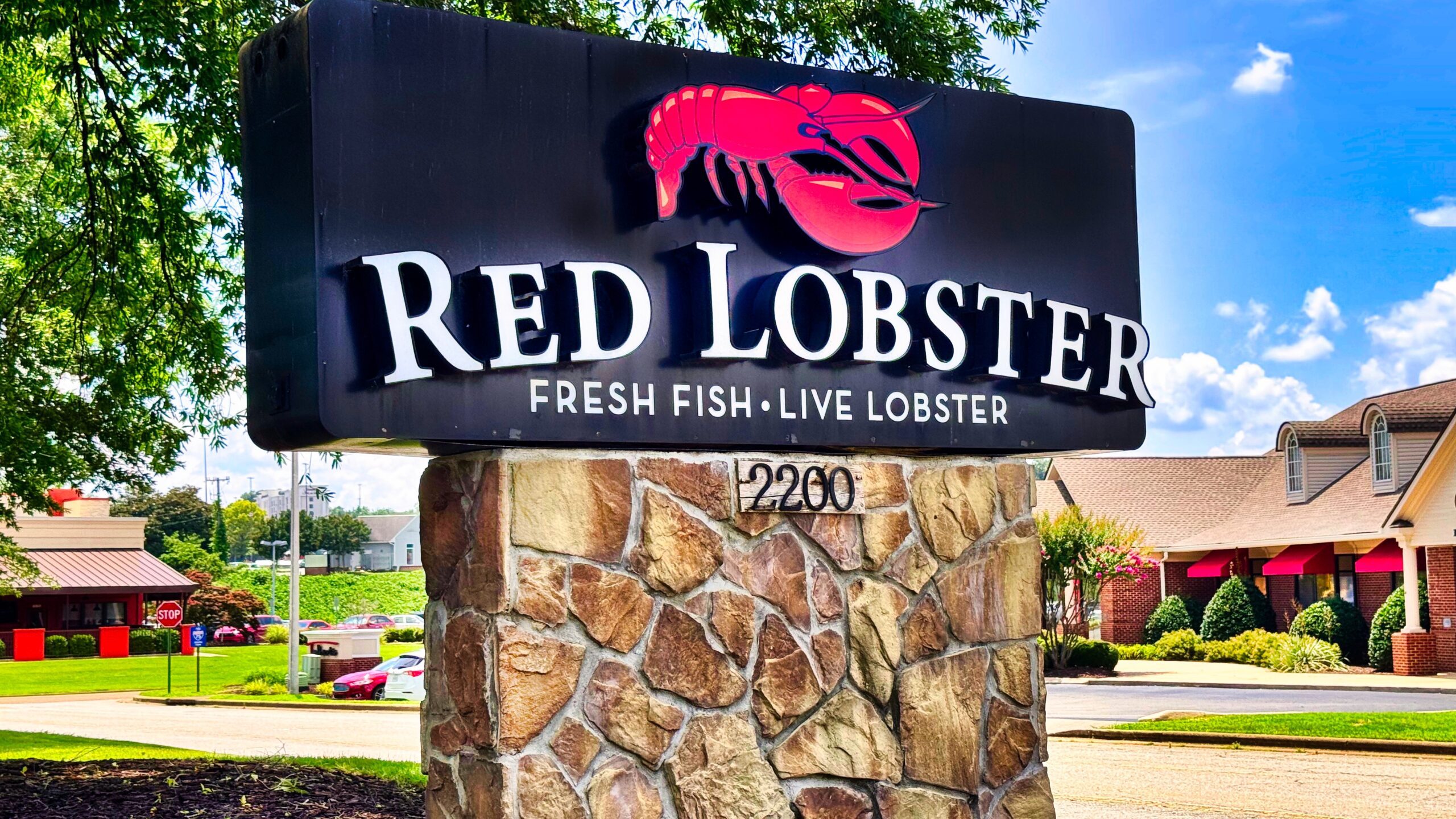 A Red Lobster seafood restaurant sign in Chattanooga, Tennessee 02
