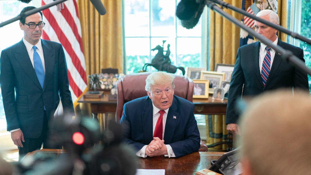 President Trump Signs an EO Sanctioning Iran (48122937917)