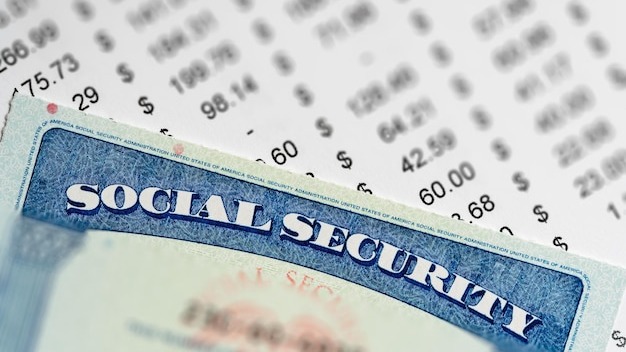USA Social Security Card on calculations of income for retirement