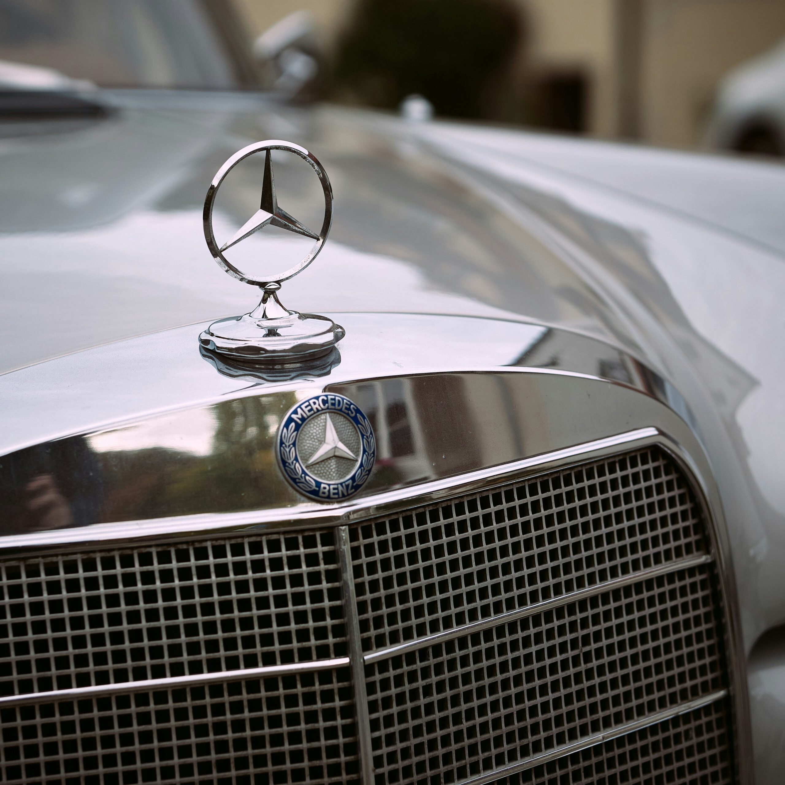 silver mercedes benz car hood