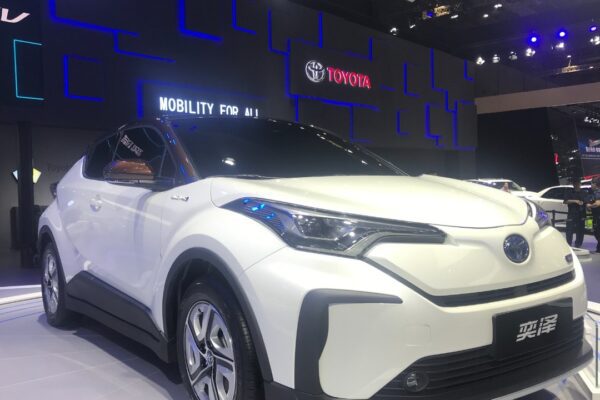 Toyota Izoa EV 001