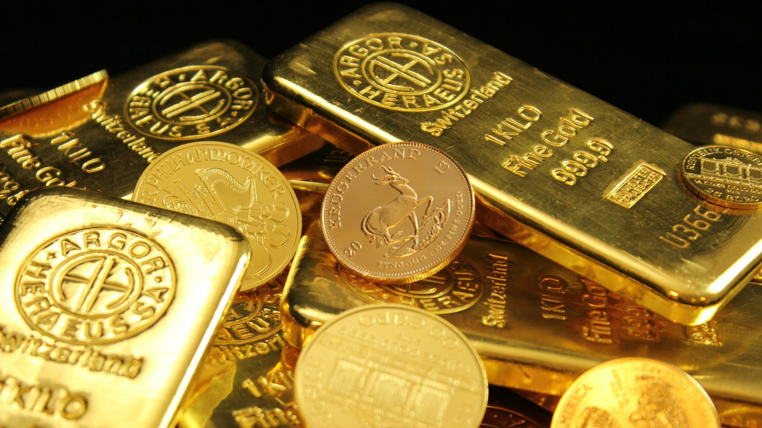 gold and silver round coins