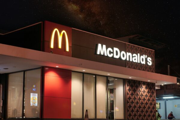 a mcdonald's restaurant is lit up at night