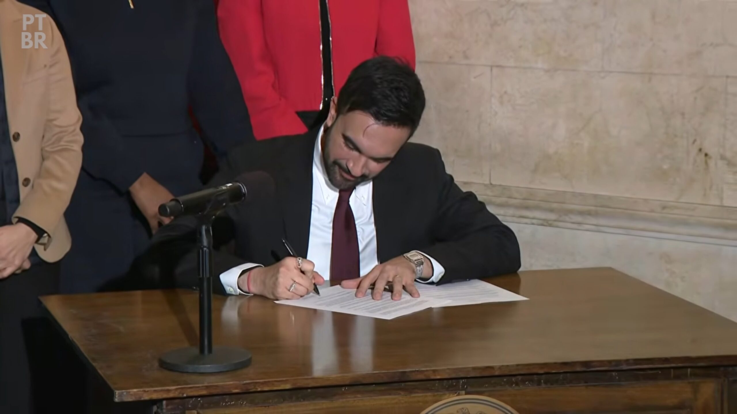 Zohran K. Mamdani signs executive order